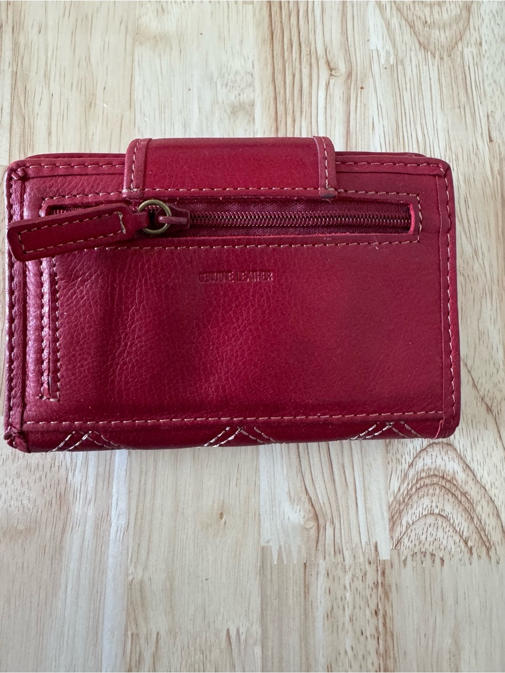 Fossil Red Quilted Leather Wallet with Brass-Tone Turn Lock - Picture 2 of 6
